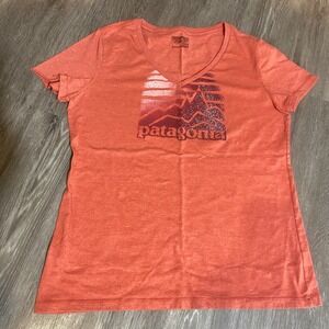 Patagonia Womens Slim Fit V-Neck Graphic T-Shirt Coral Heather Mountain Large